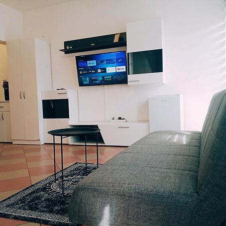 Easy Check In Apartments 021 Vladika Novi Sad Eksteriør bilde